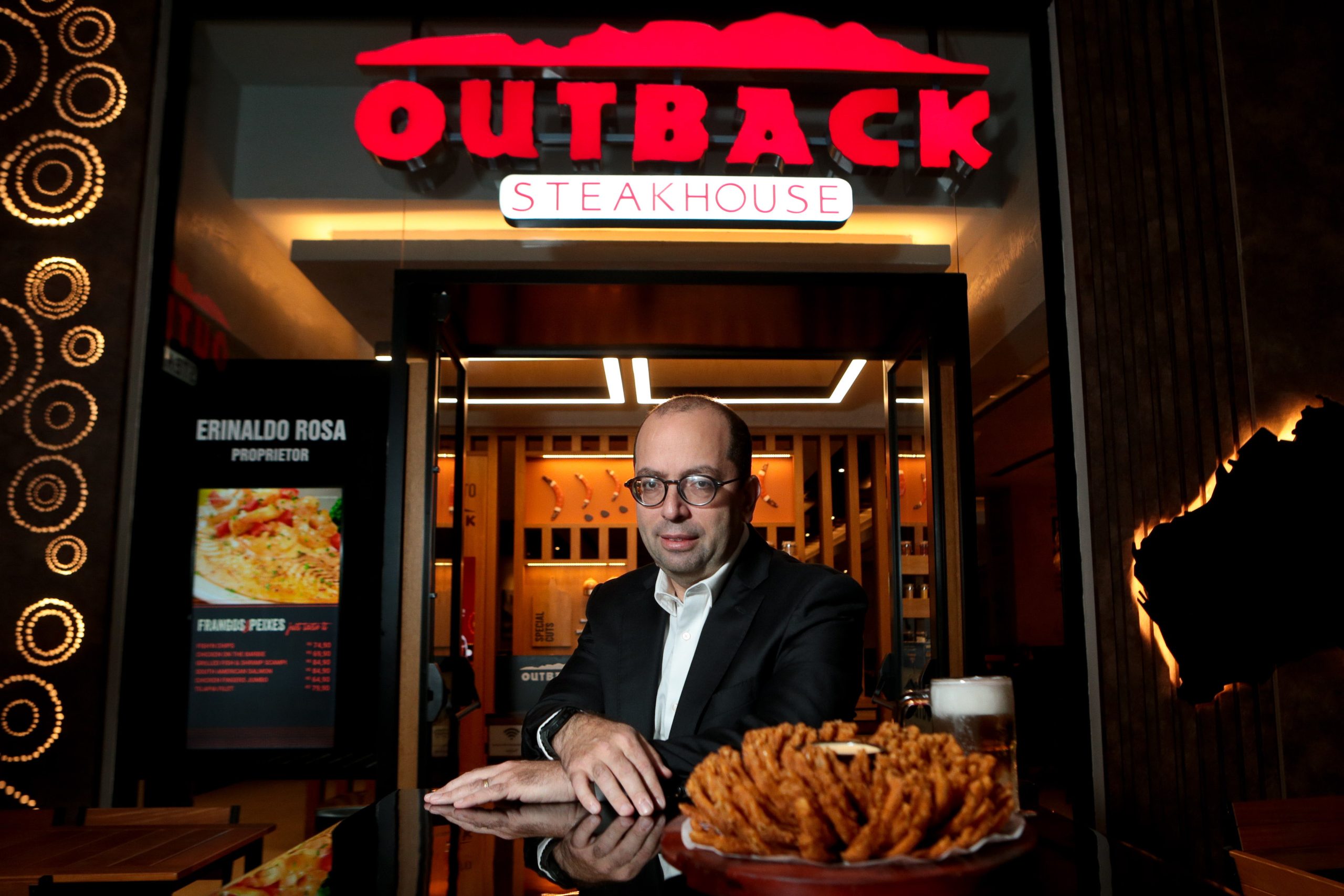 As ações do proprietário do Outback Steakhouse sobem depois que o ativista Starboard Value compra participação