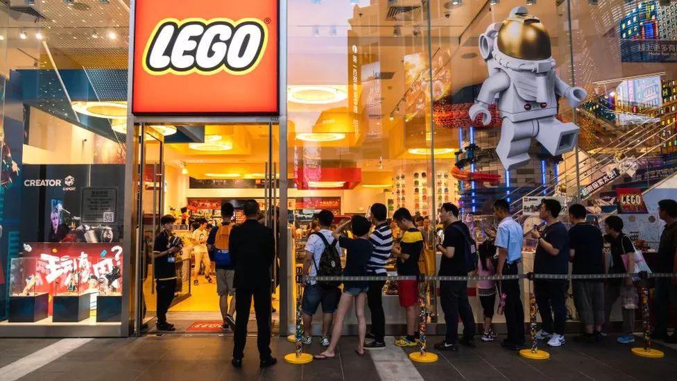 Lego vê lucros caírem à medida que o impulso da pandemia diminui