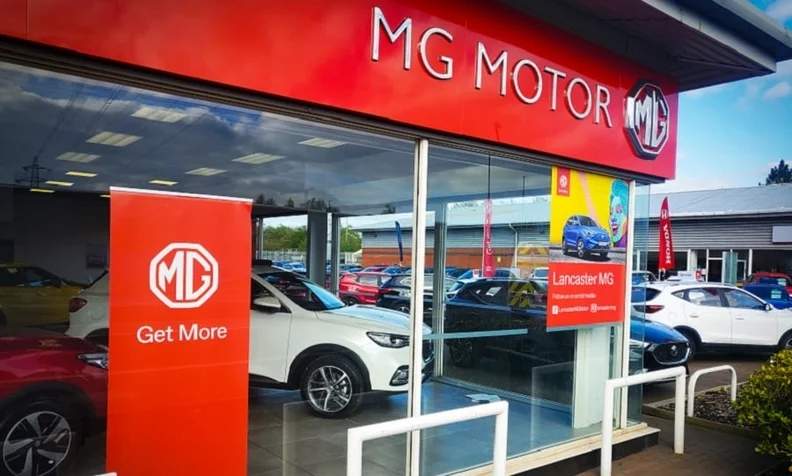 Fabricantes chineses de veículos elétricos depositam esperanças nos revendedores de automóveis da Europa