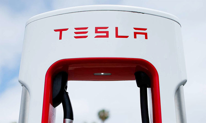 As ações da Tesla caem conforme a produção é cortada pelo fornecedor de baterias Panasonic, fãs e temores de demanda de EV