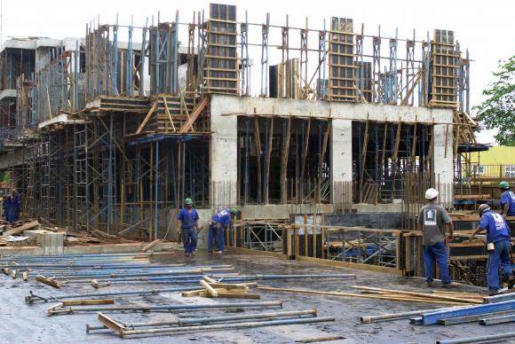 Burocracia atrasa obras e pode custar até R$ 59 bilhões para o setor da construção