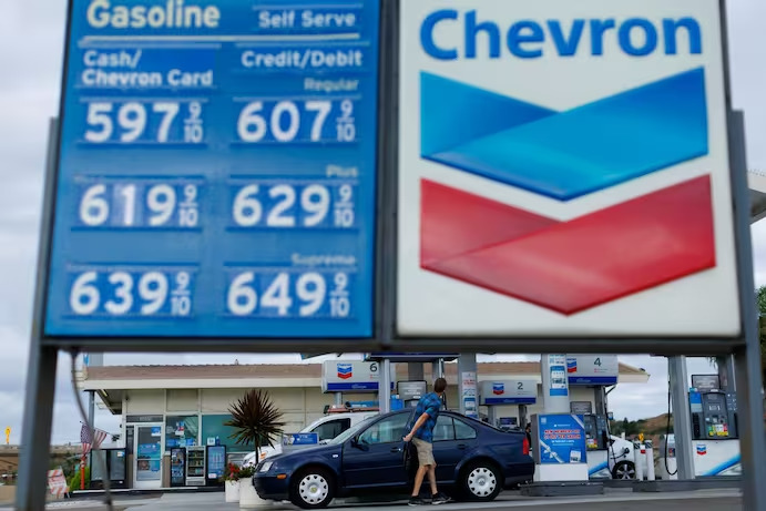 Chevron compra Hess por US$ 53 bilhões na segunda mega fusão petrolífera este mês