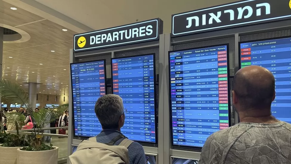 Companhias aéreas cancelam ou atrasam voos para Israel enquanto os combates continuam