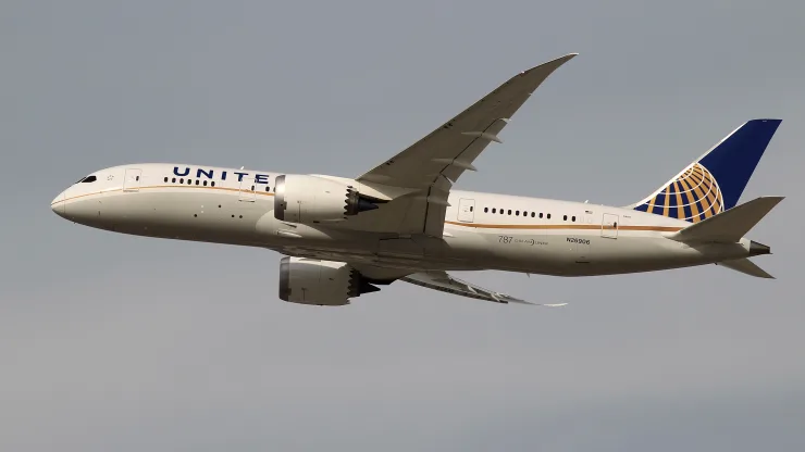 United Airlines compra 110 jatos Boeing e Airbus adicionais na década de 2030 com horários de entrega escassos