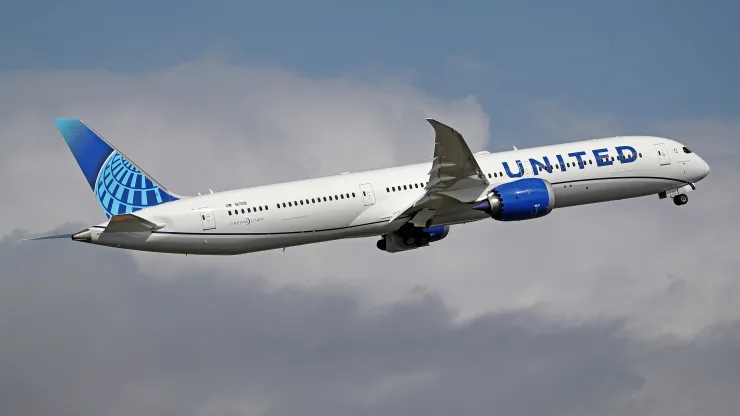 United Airlines diz que combustível mais caro e guerra no Oriente Médio pesarão nos lucros