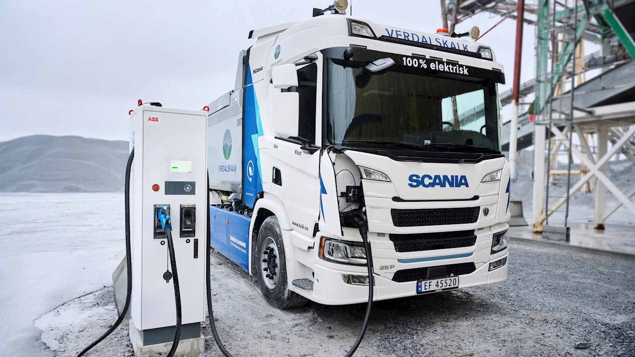 ABB E-mobility assina acordo-quadro global com a Scania para fornecer portfólio completo de soluções de carregamento DC