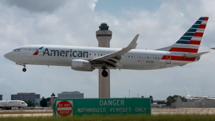 American Airlines trabalha com startup para reduzir dióxido de carbono armazenando tijolos de material vegetal no subsolo