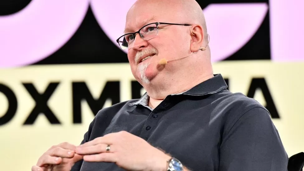 Microsoft se oferece para equiparar o salário de todos os funcionários da OpenAI