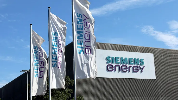 Siemens Energy obtém garantias estatais ao registar um prejuízo anual de 4,6 mil milhões de euros