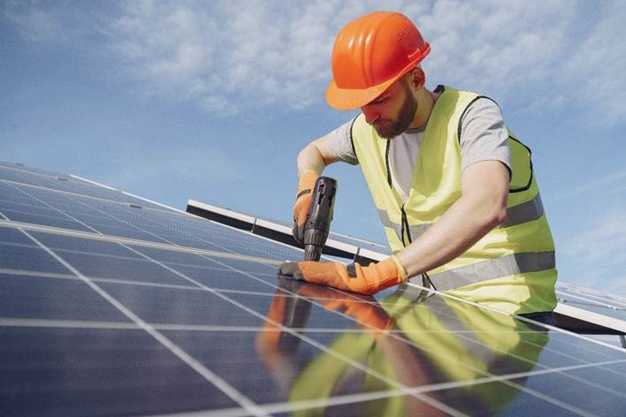 Brasil tem mais de 1,6 milhão de moradias com painéis solares; franquias contribuem para expansão
