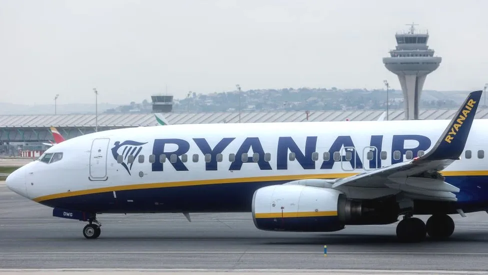 Redução da Previsão de Lucros da Ryanair: Desafios com Agentes de Viagens Online e Impactos no Mercado