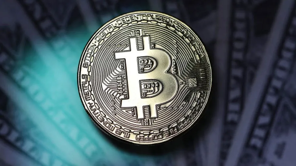Bitcoin ETF: Criptomoeda oscila enquanto conta watchdog X ‘comprometida’