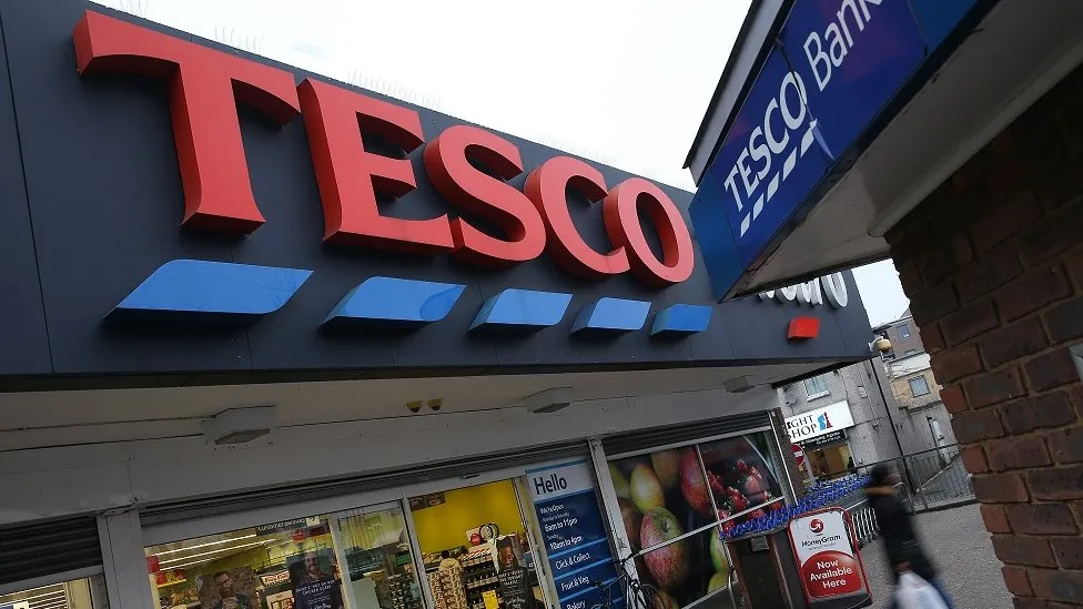 Barclays Adquire Operações Bancárias de Varejo da Tesco em Acordo de £600 Milhões