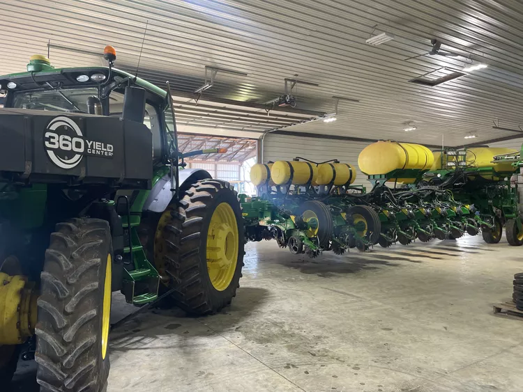 Agricultor de Arkansas Prepara-se para o Plantio de Soja em Menos de 50 Dias