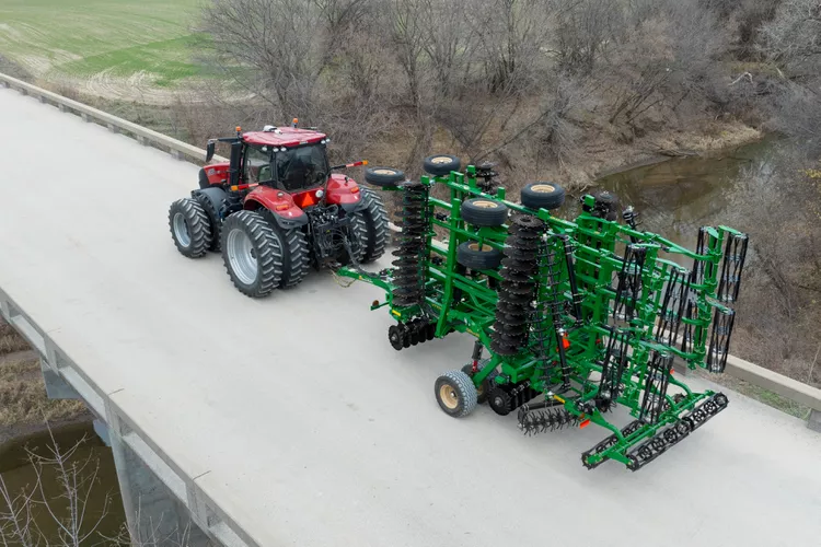 Great Plains Lança Novos Implementos Agrícolas com Transporte Estreito