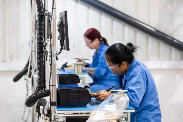 Fabricante de Baterias de County Durham Investe para Expansão Global