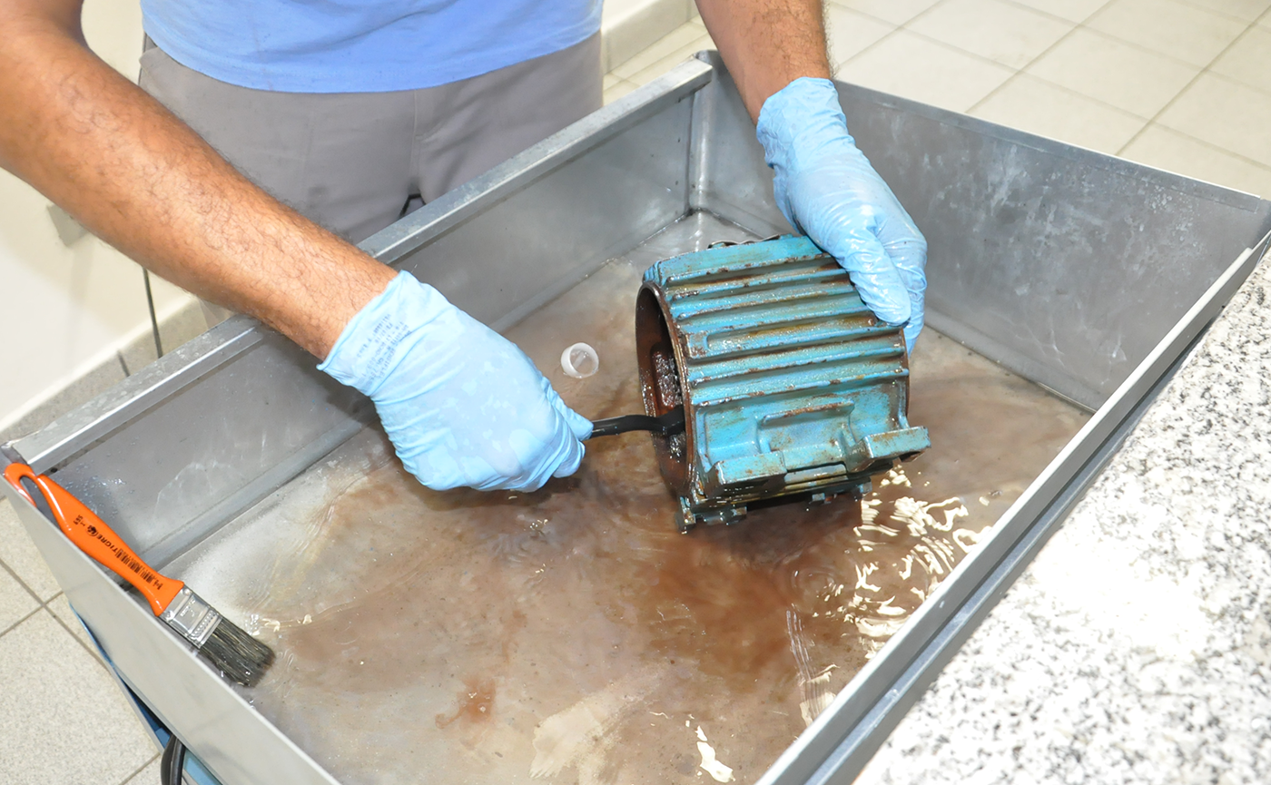 Após Enchentes: Como Soluções Químicas Podem Auxiliar na Recuperação de Instalações Elétricas