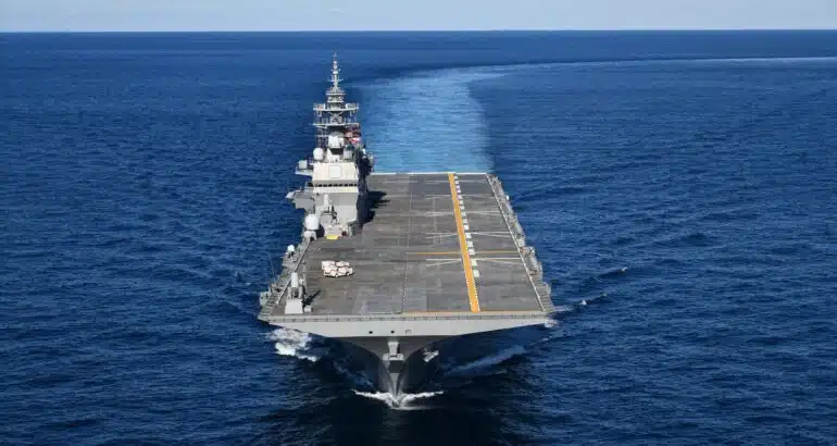 Japão realizará testes com F-35B no porta-helicópteros JS Kaga em San Diego