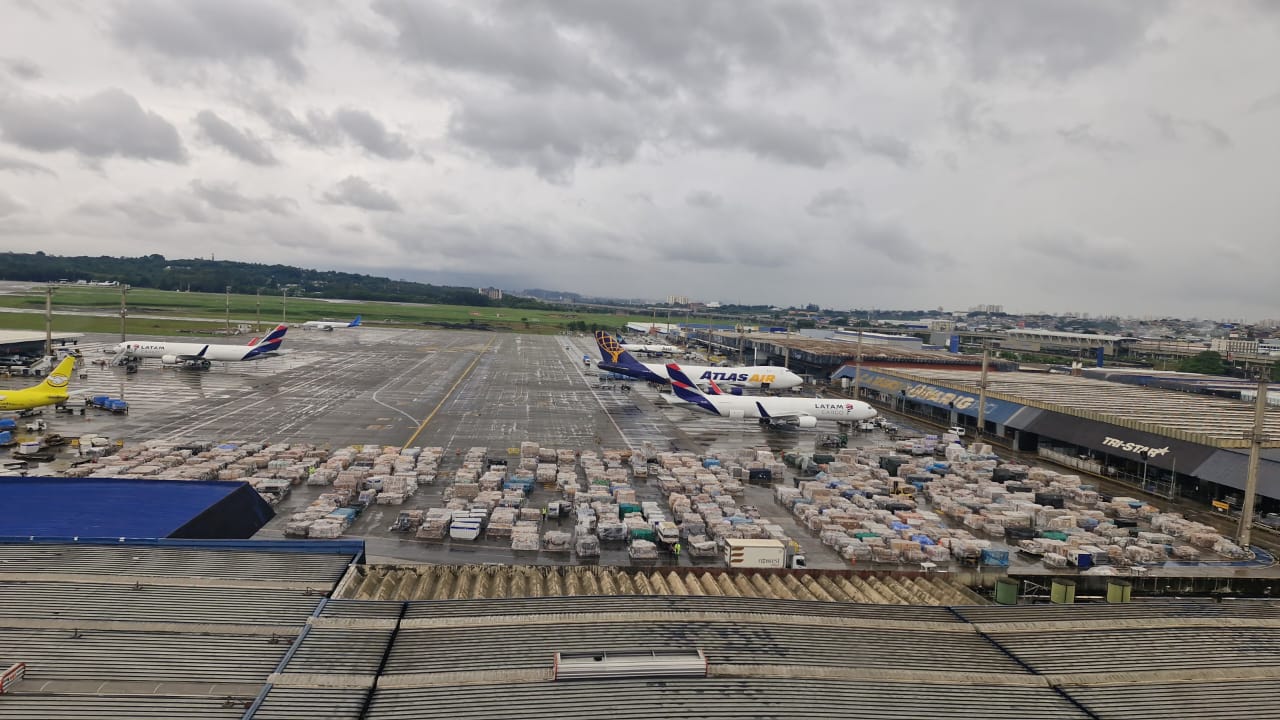 Impacto das restrições no Aeroporto de Guarulhos no transporte rodoviário de cargas