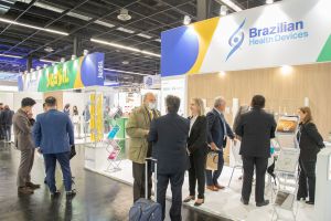 Brasil se consolida como líder global na produção odontológica com presença na IDS 2025