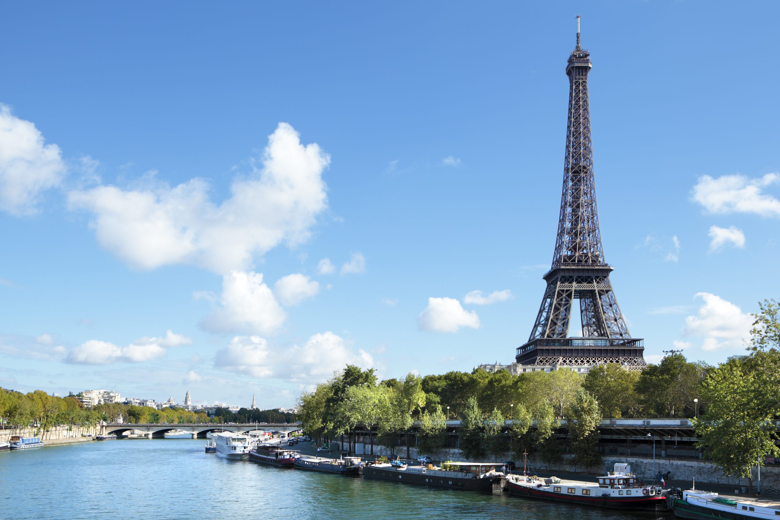 Schneider Electric leva delegação sul-americana para Maratona de Paris e reforça compromisso com a sustentabilidade e a eficiência energética