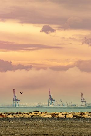 Fusões e Aquisições Globais: Tecnologia, Energia e Petróleo Lideram o Mercado