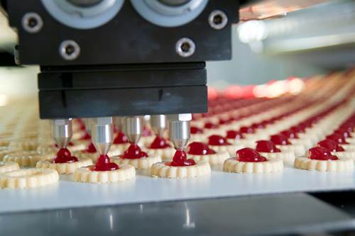 Indústria de CPG investe em inovação e talentos para manter competitividade, aponta estudo da Rockwell Automation