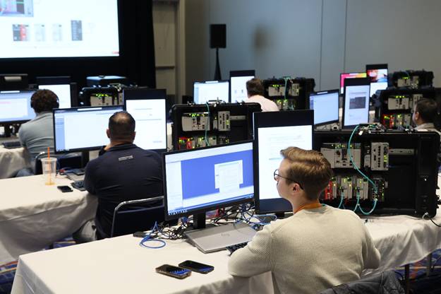 Corrida na indústria: Rockwell aposta em qualificação de talentos para acelerar transformação digital no chão de fábrica