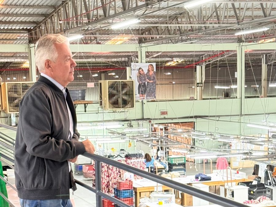 Brasil busca conter avanço de importados asiáticos enquanto setor têxtil revisa modelo produtivo