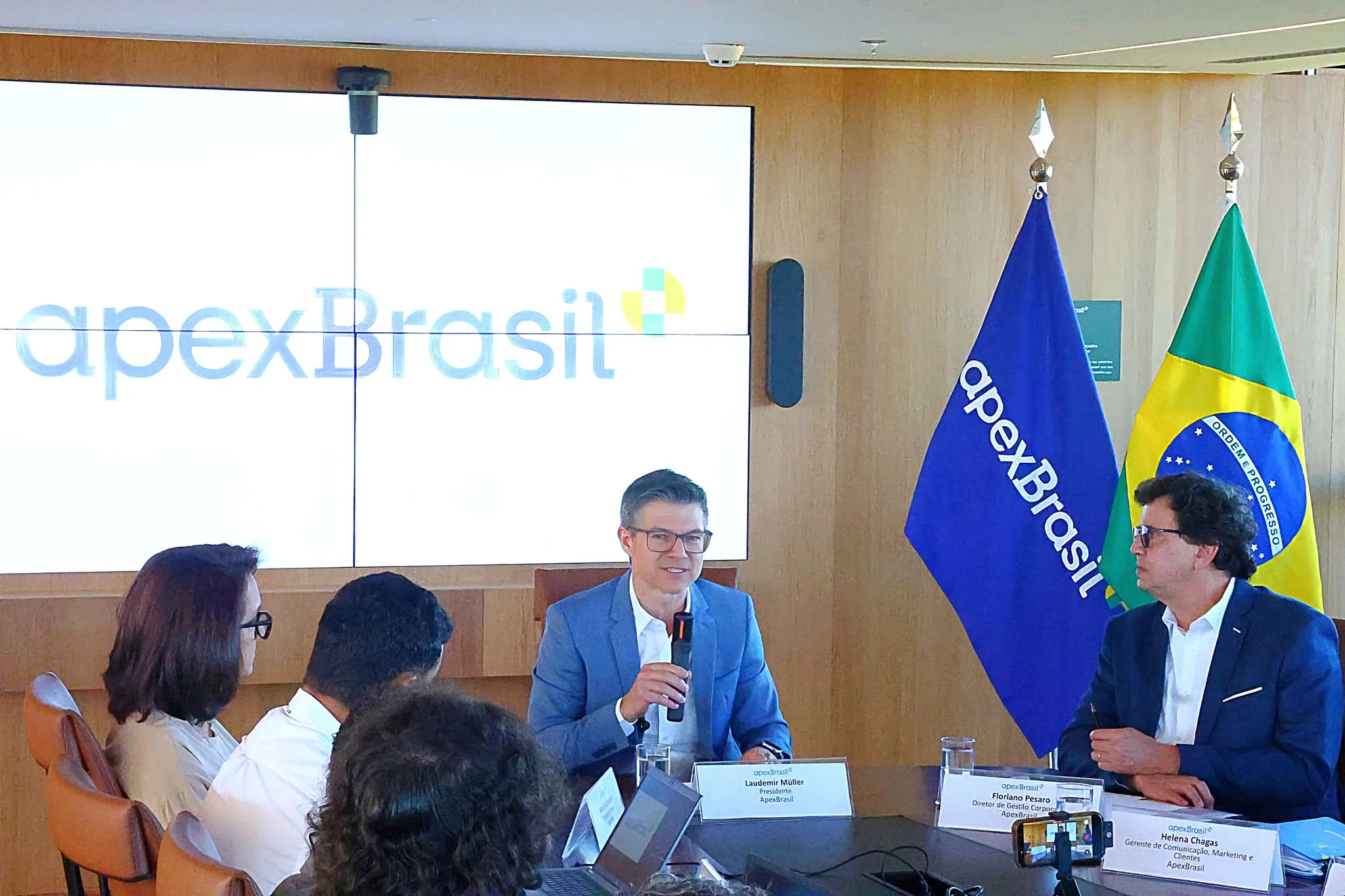 ApexBrasil anuncia plano de R$ 130 milhões para diversificar exportações após decisão dos EUA