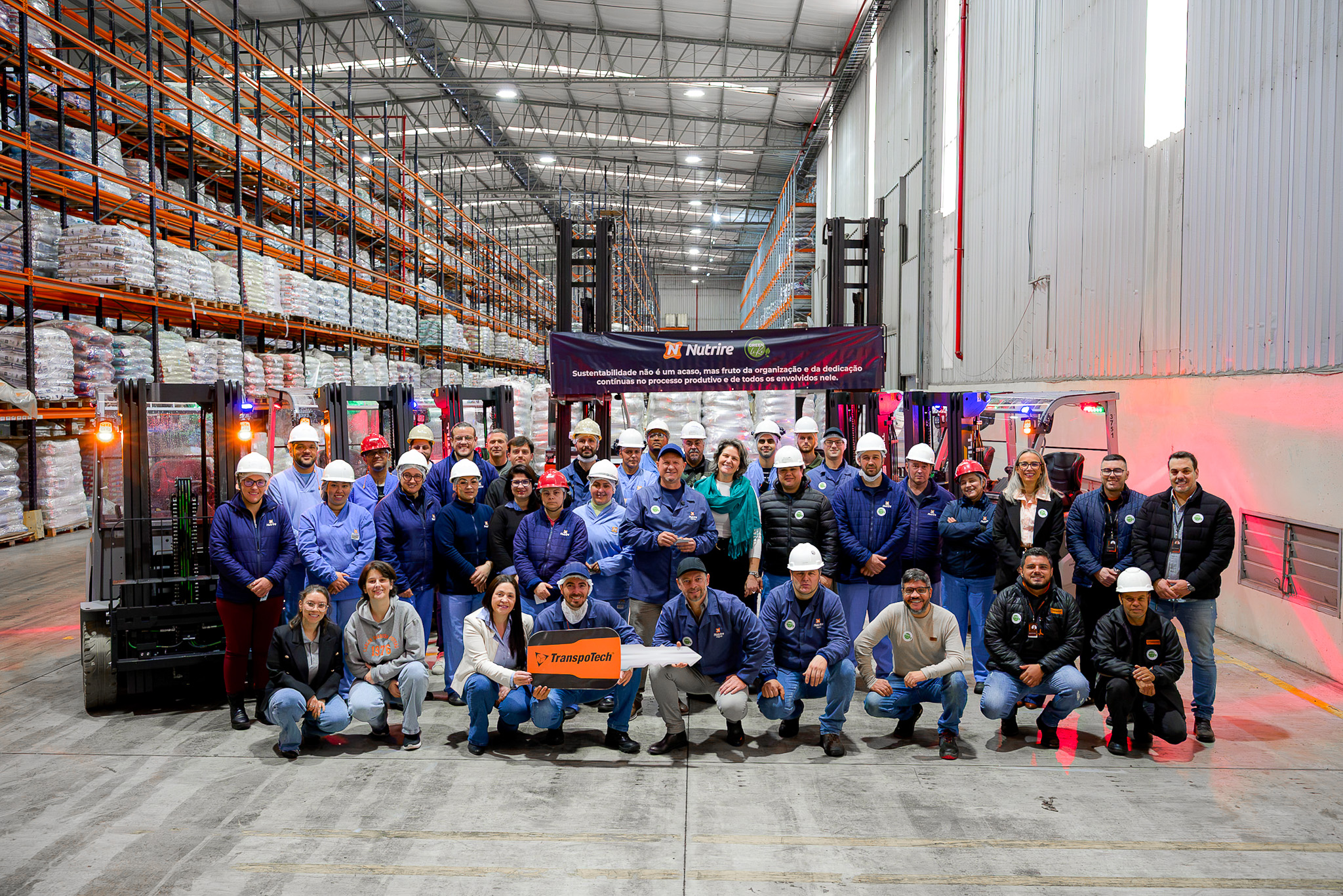 Nutrire eletrifica frota de intralogística com empilhadeiras elétricas da TranspoTech