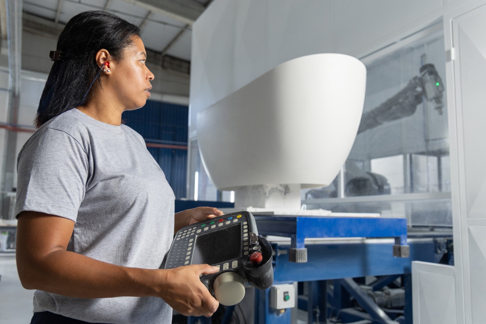 Indústria catarinense lidera contratação de mulheres no Brasil; empresa de SC tem 70% de mulheres no quadro
