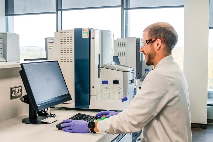 Sanofi e Amgen assinam acordos com desenvolvedores de tecnologia de IA