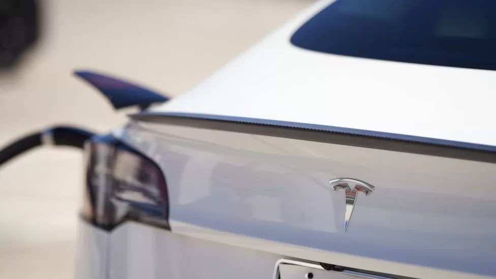 Vendas da Tesla sobem, mas ficam aquém das expectativas