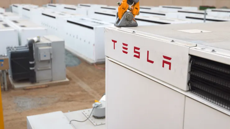 Tesla abrirá uma nova fábrica de baterias Megapack em Xangai, diz empresa