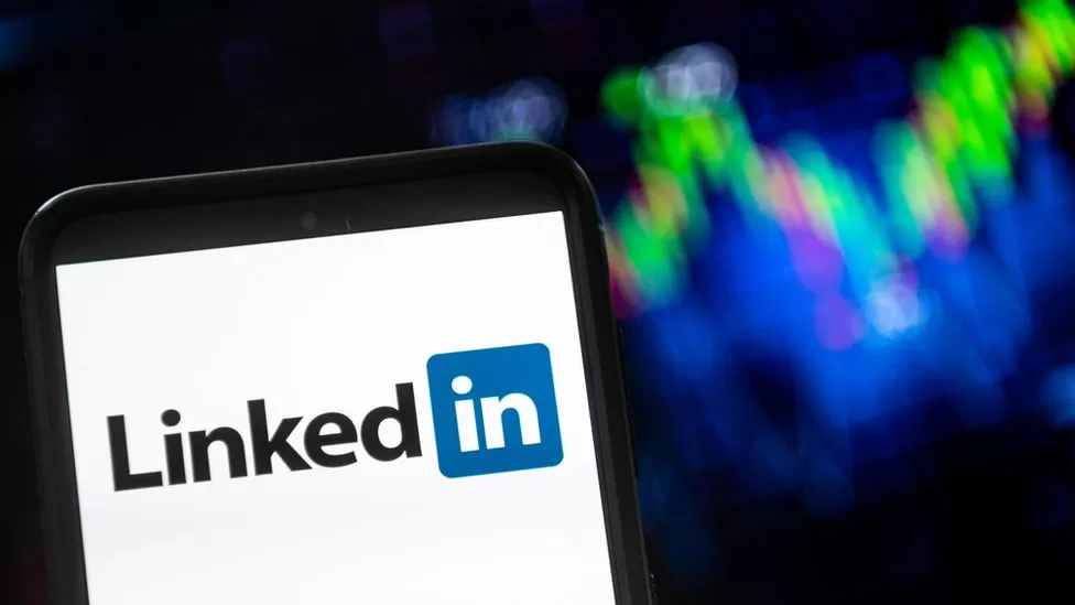 LinkedIn corta 700 empregos e fecha aplicativo na China