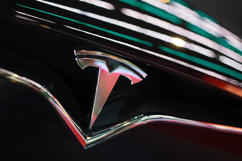 Tesla discutirá plano de fábrica para novo carro de $ 24.000 com ministro do comércio da Índia