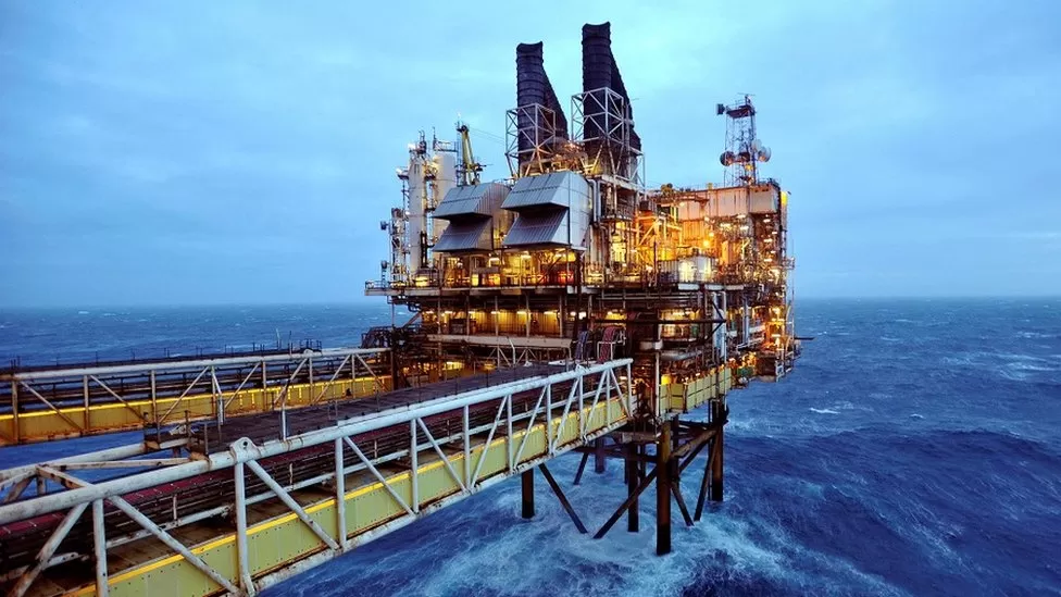 BP regista lucros de 3,3 mil milhões de dólares à medida que os preços do petróleo voltam a subir