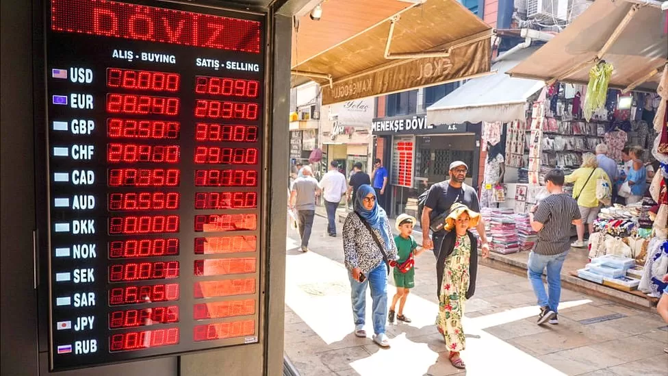 Banco central da Turquia aumenta taxas de juro para 40%
