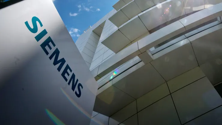 Siemens supera previsões de lucros e diz que crescimento das vendas desacelerará em 2024