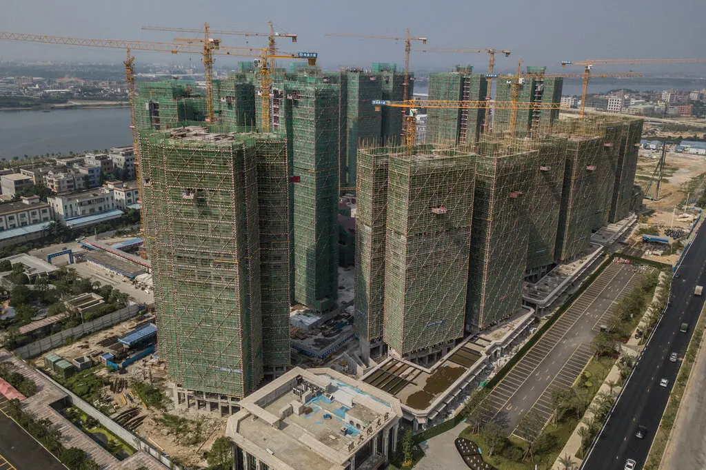Desmantelamento da Evergrande: O Fim de Uma Era no Mercado Imobiliário Chinês Desmantelamento da Evergrande: O Fim de Uma Era no Mercado Imobiliário Chinês