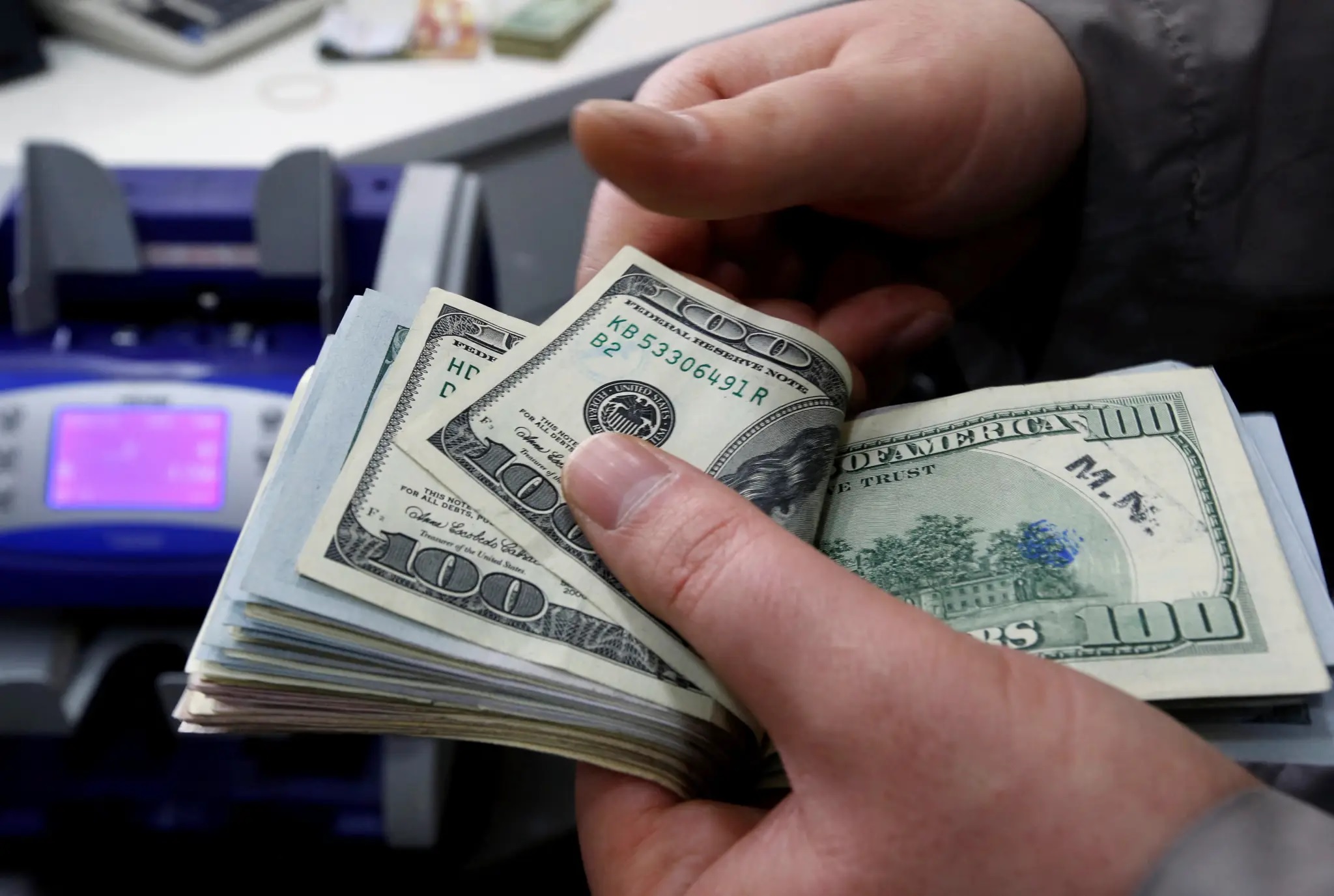Investir em dólar: análise do rebaixamento dos EUA pela Moody’s
