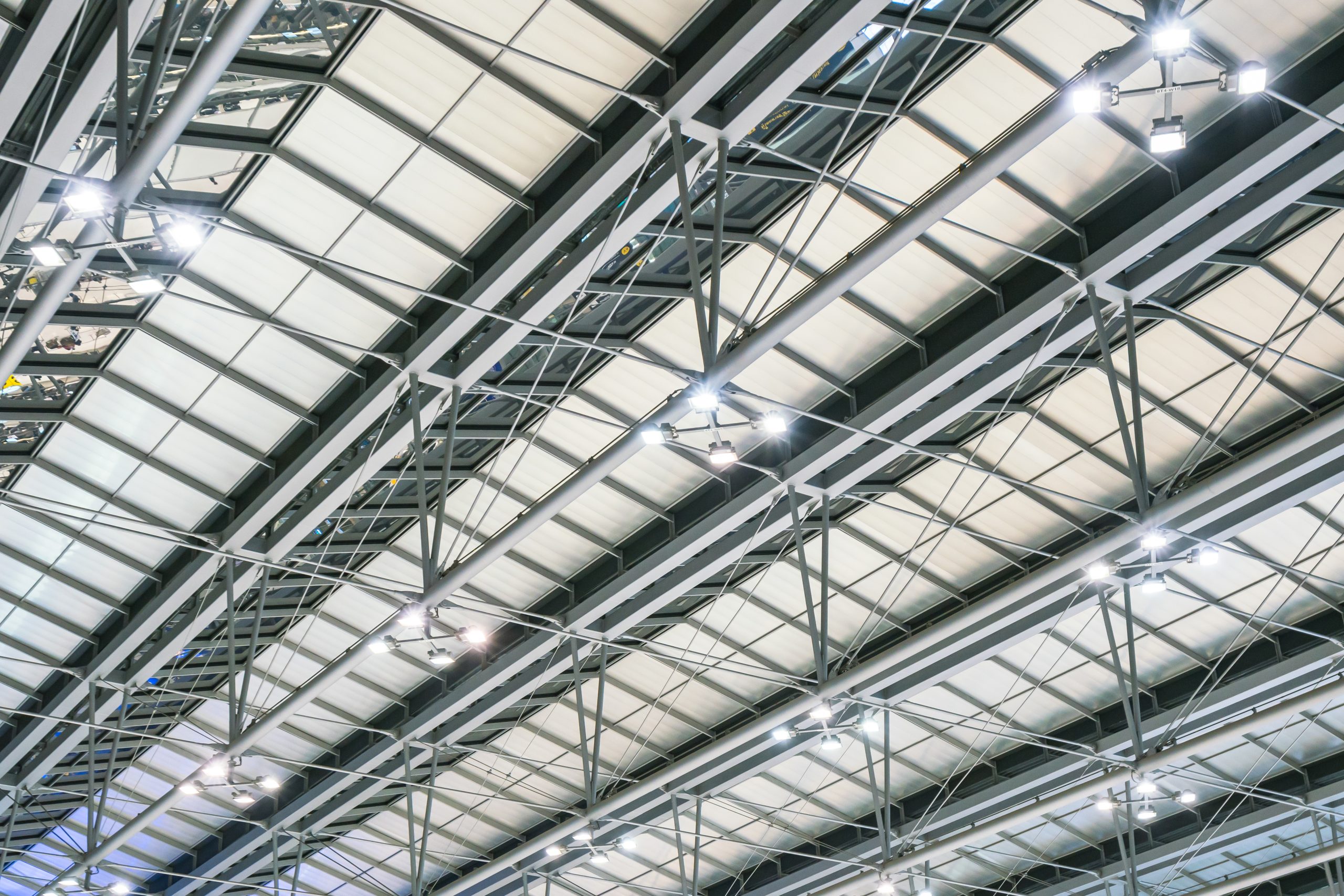 A Importância da Iluminação na Produtividade Industrial: Dicas e Normas