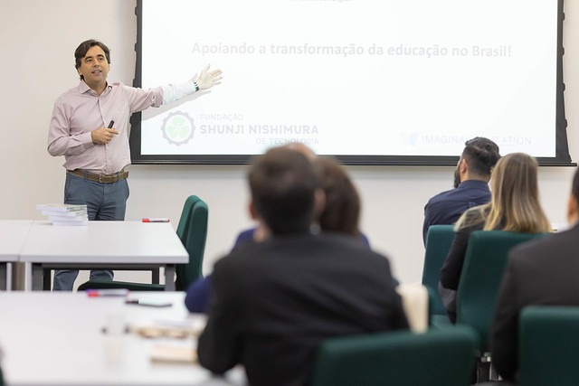 On-Industry Experimentation: IA Generativa e Gêmeos Digitais Revolucionam Processos Industriais