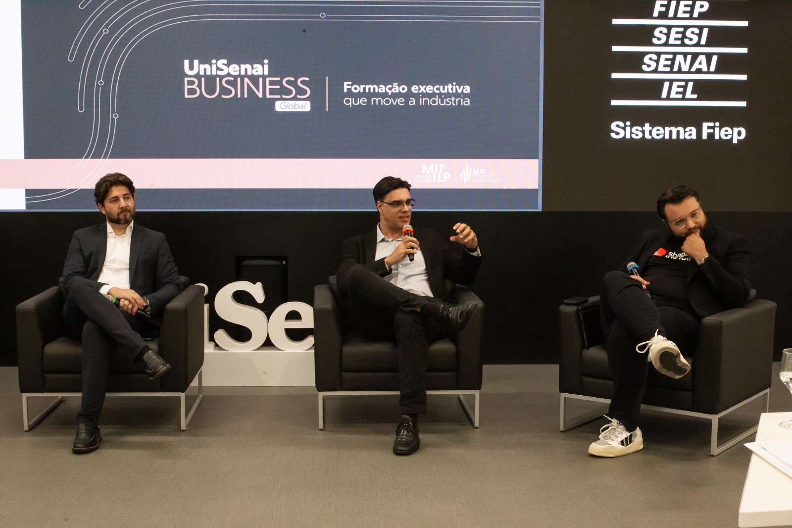 Imersão em IA conecta líderes industriais do Paraná ao futuro da inovação