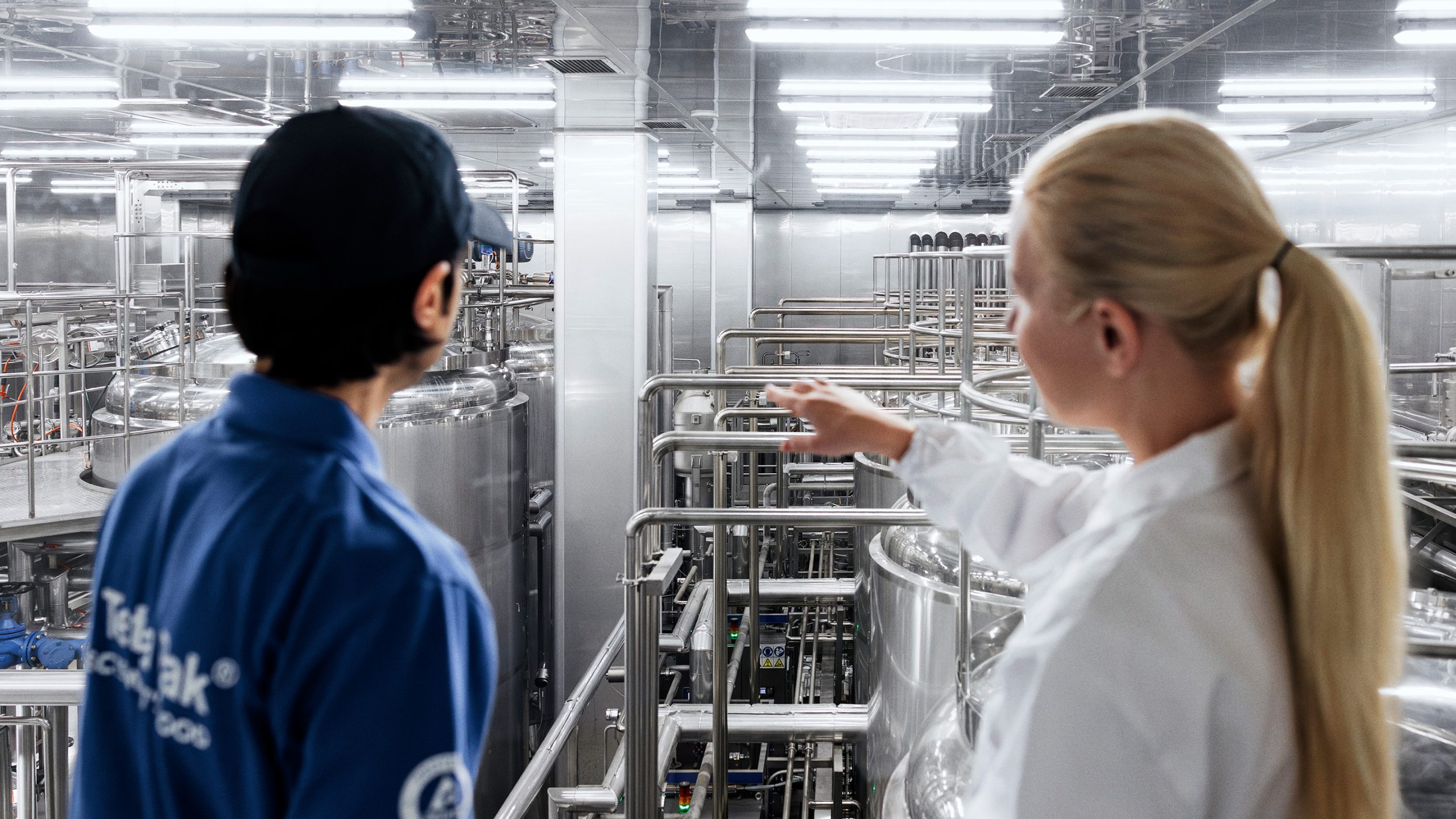 Pesquisa da Tetra Pak mostra que modernizar linhas de processamento de laticínios pode reduzir emissões em até 49%